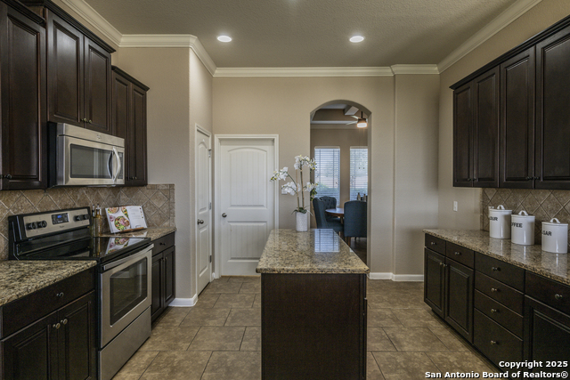 Listing photo id 13 for 13214 Compass Rose