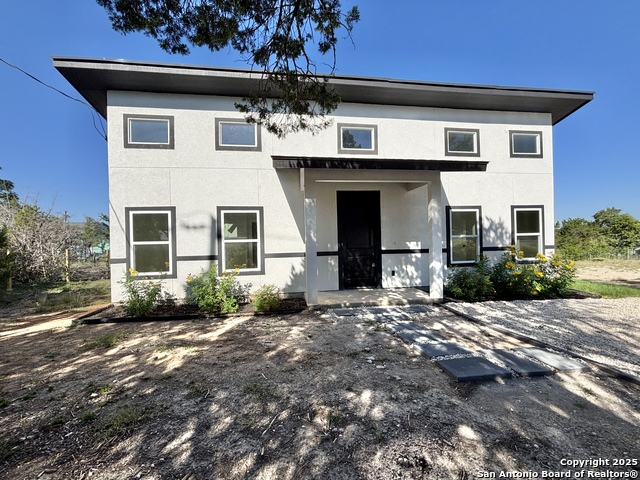 Listing photo id 1 for 227 Canyon Springs