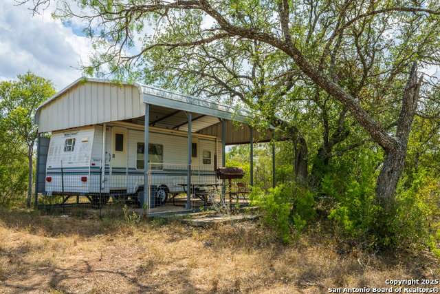 Listing photo id 3 for 4159 Fm 1796