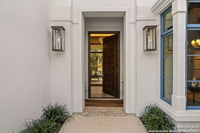 Listing photo id 1 for 24627 Cliff Line Dr