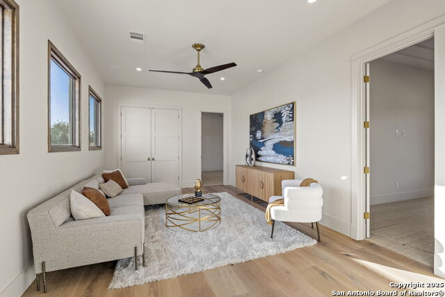 Listing photo id 34 for 24627 Cliff Line Dr