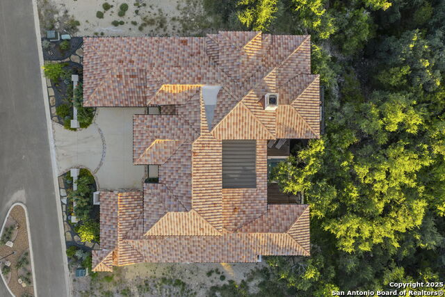 Listing photo id 44 for 24627 Cliff Line Dr