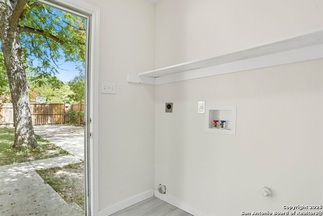 Image 21 of 25 For 1327 Colima St