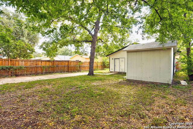 Image 22 of 25 For 1327 Colima St