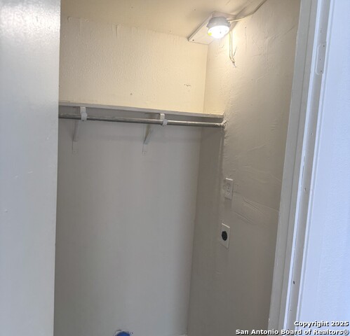 Image 11 of 13 For 521 Walton Ave