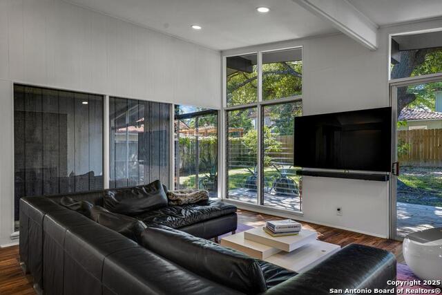 Image 11 of 25 For 318 Rosewood W