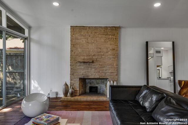 Image 12 of 25 For 318 Rosewood W