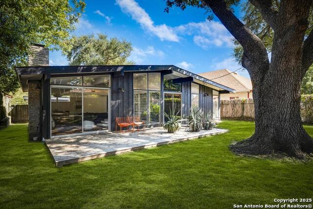 Image 23 of 25 For 318 Rosewood W