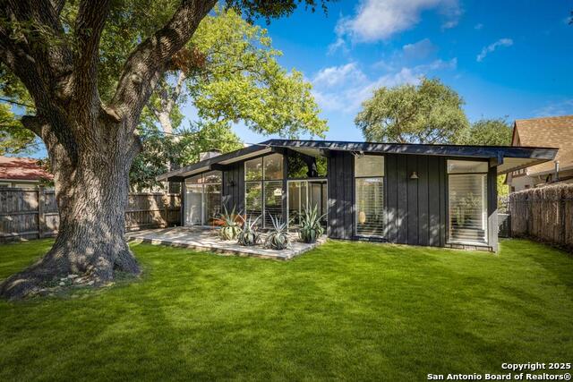 Image 24 of 25 For 318 Rosewood W