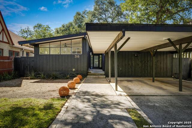 Image 4 of 25 For 318 Rosewood W