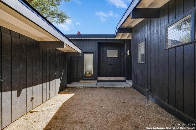 Image 5 of 25 For 318 Rosewood W