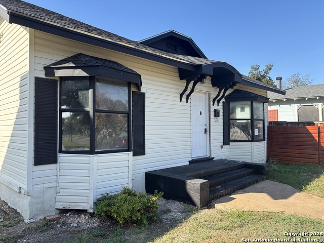 Listing photo id 0 for 1742 Mckinley