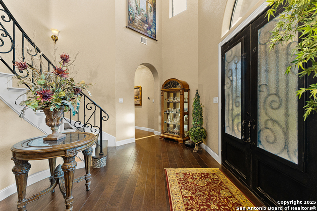 Listing photo id 3 for 324 Heavens Way