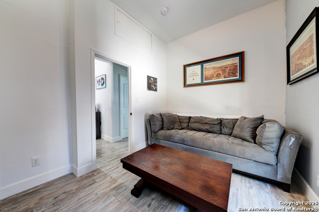 Image 12 of 32 For 435 Belmont