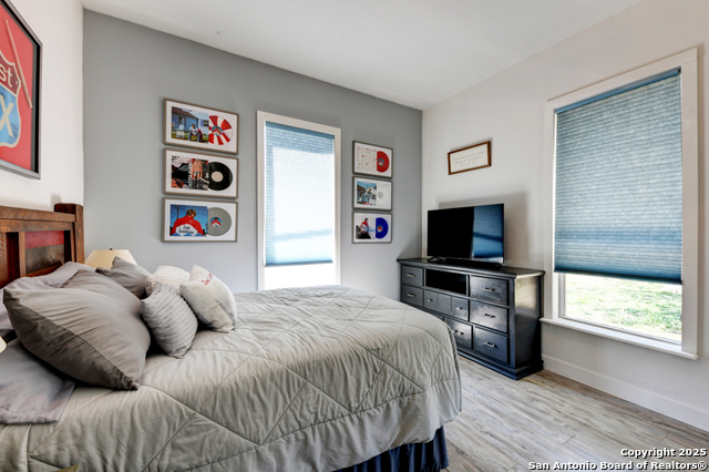 Image 14 of 32 For 435 Belmont