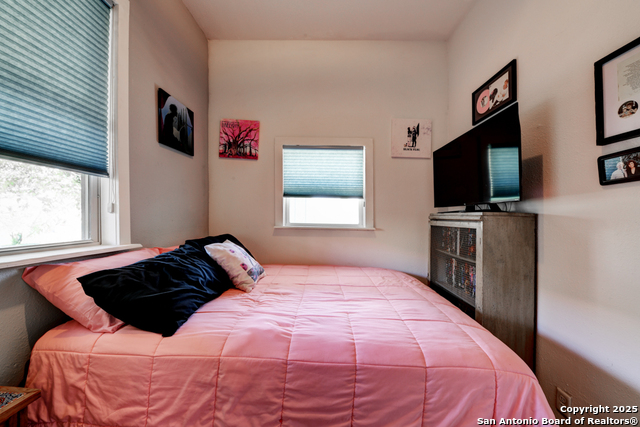 Image 15 of 32 For 435 Belmont