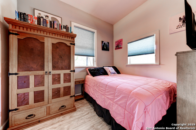 Image 17 of 32 For 435 Belmont