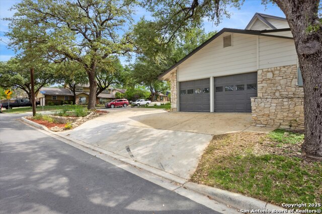 Listing photo id 10 for 206 Trafalgar