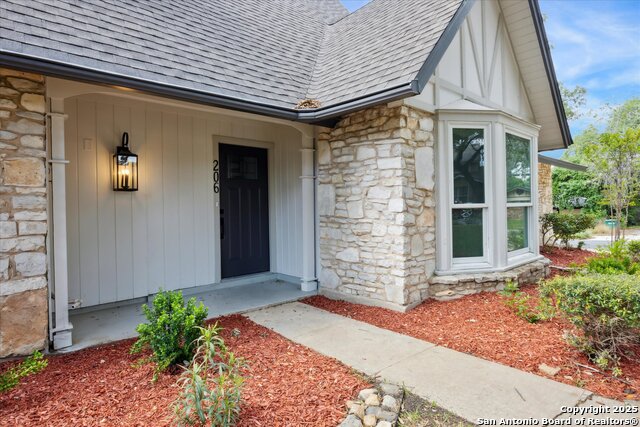 Listing photo id 11 for 206 Trafalgar