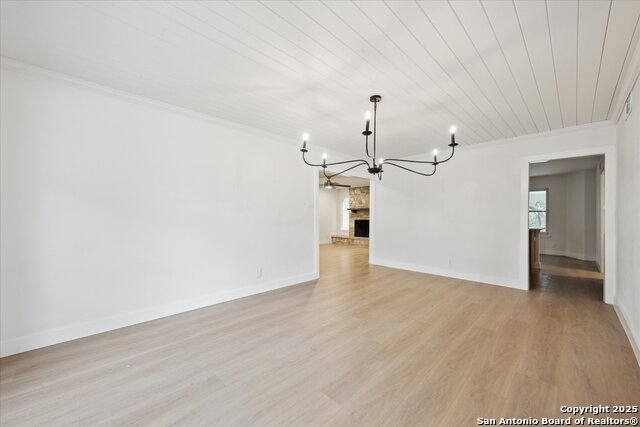 Listing photo id 14 for 206 Trafalgar