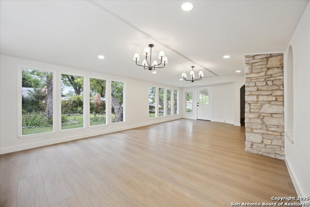 Listing photo id 15 for 206 Trafalgar