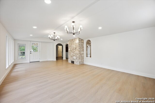 Listing photo id 16 for 206 Trafalgar