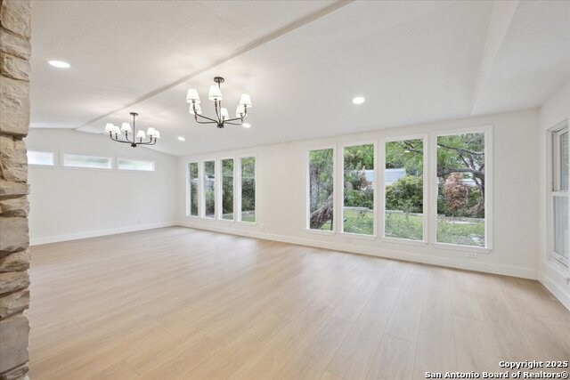 Listing photo id 17 for 206 Trafalgar