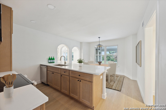 Listing photo id 19 for 206 Trafalgar