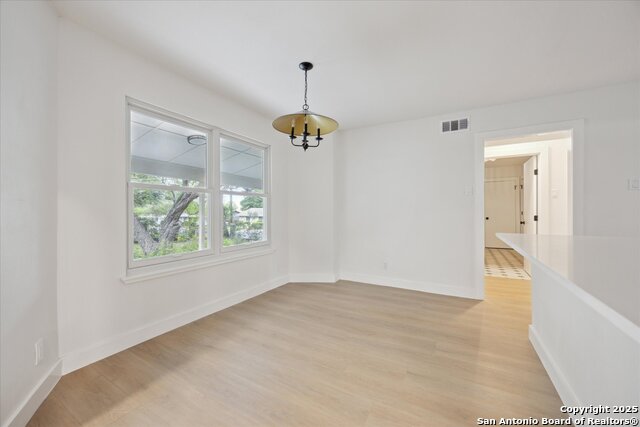 Listing photo id 22 for 206 Trafalgar