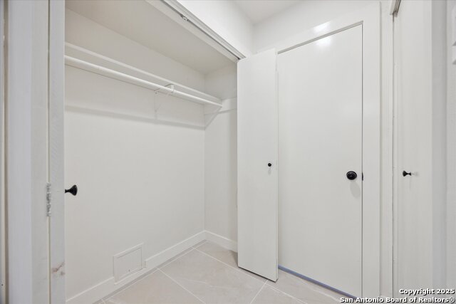Listing photo id 24 for 206 Trafalgar