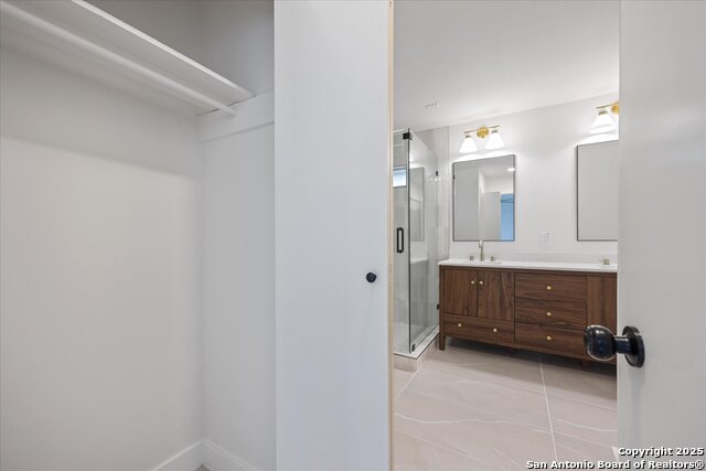 Listing photo id 25 for 206 Trafalgar