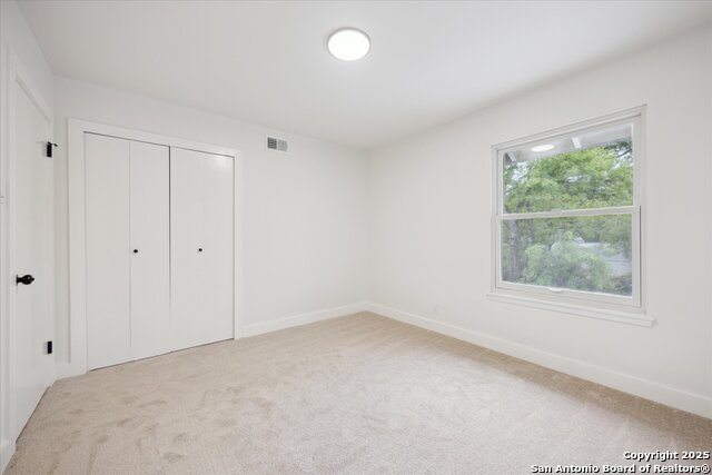 Listing photo id 29 for 206 Trafalgar