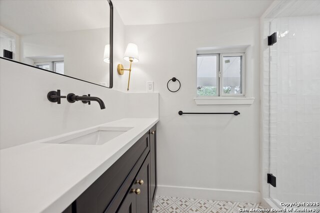 Listing photo id 32 for 206 Trafalgar