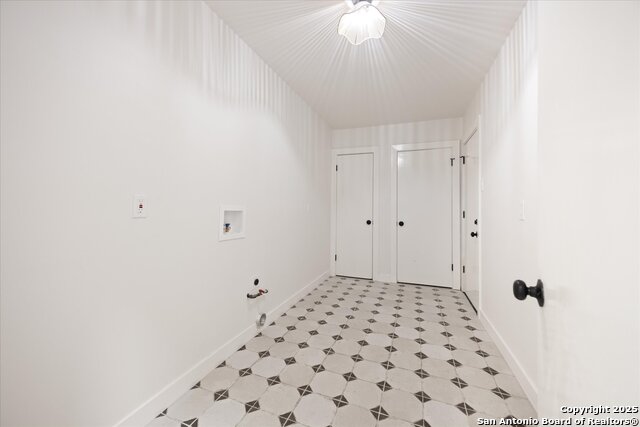 Listing photo id 34 for 206 Trafalgar