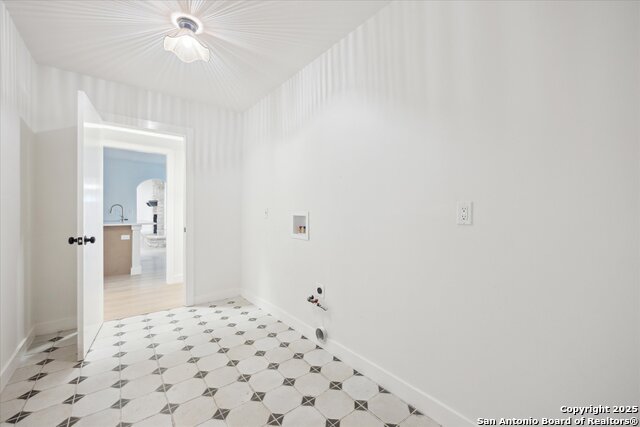 Listing photo id 35 for 206 Trafalgar