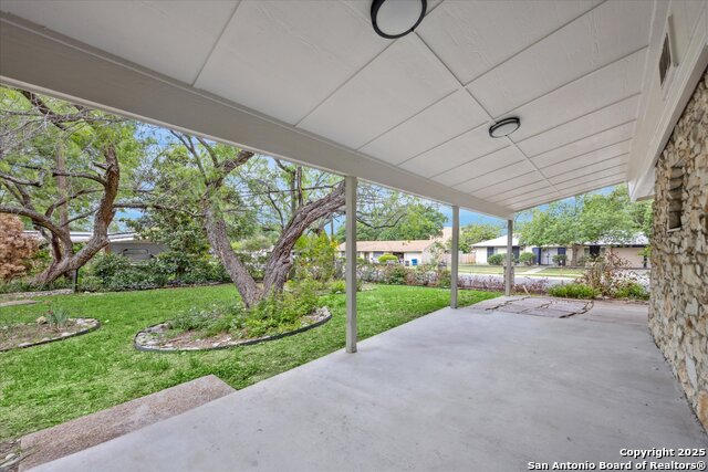 Listing photo id 38 for 206 Trafalgar
