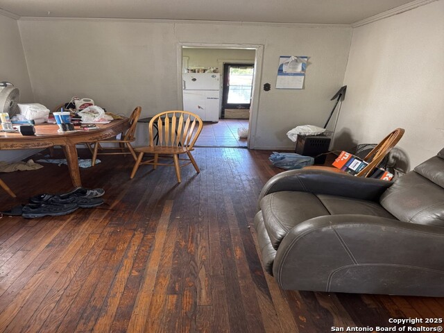 Listing photo id 3 for 545 Cottonwood