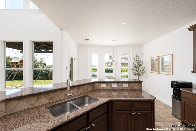 Image 14 of 46 For 24806 Ellesmere