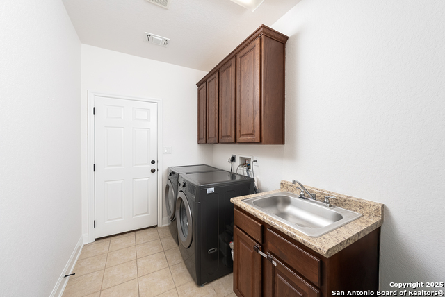 Image 35 of 46 For 24806 Ellesmere