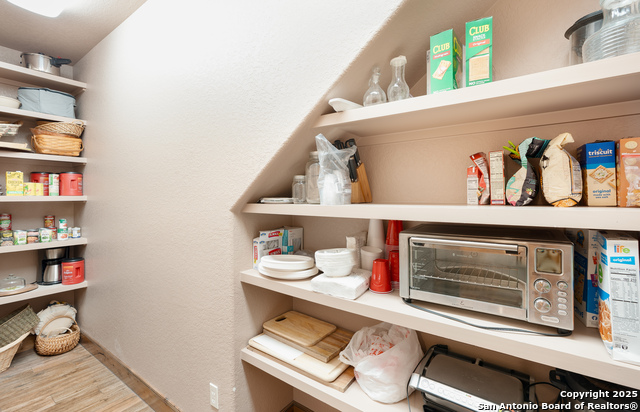 Image 10 of 39 For 3911 Kite Dr. E