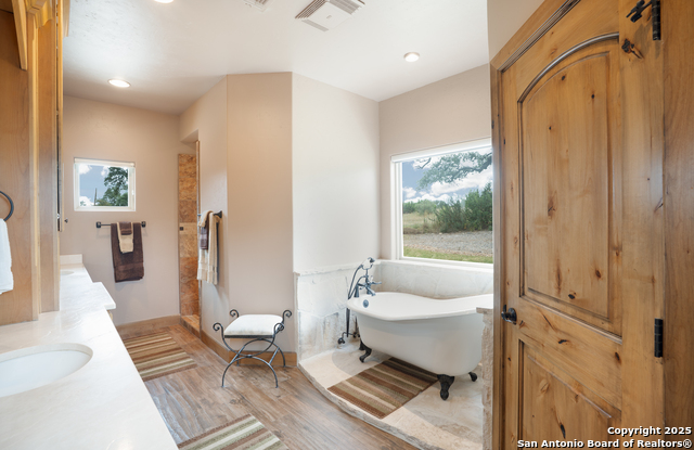 Image 17 of 39 For 3911 Kite Dr. E