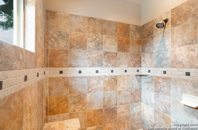 Image 18 of 39 For 3911 Kite Dr. E