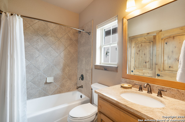 Image 20 of 39 For 3911 Kite Dr. E