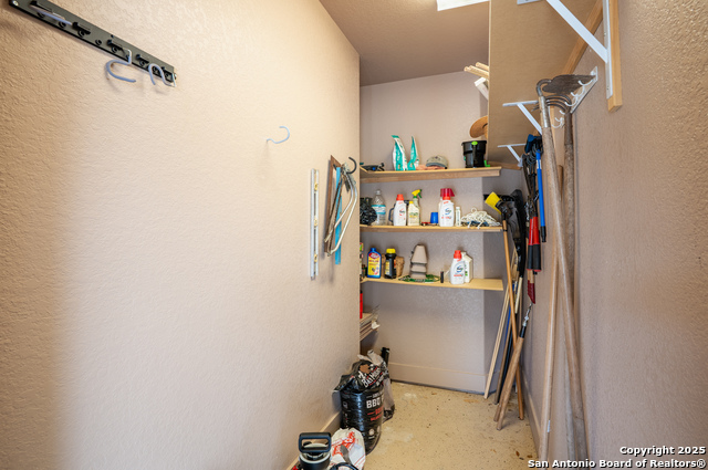 Image 31 of 39 For 3911 Kite Dr. E