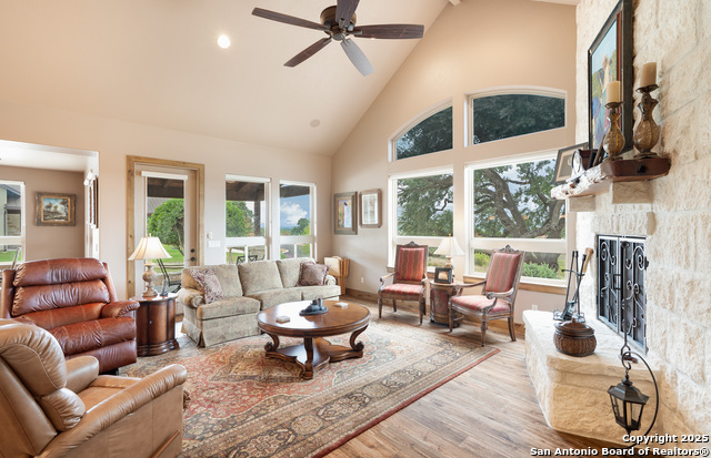 Image 5 of 39 For 3911 Kite Dr. E