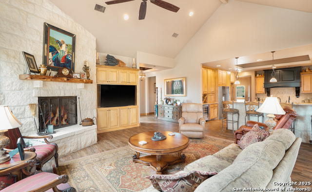 Image 6 of 39 For 3911 Kite Dr. E