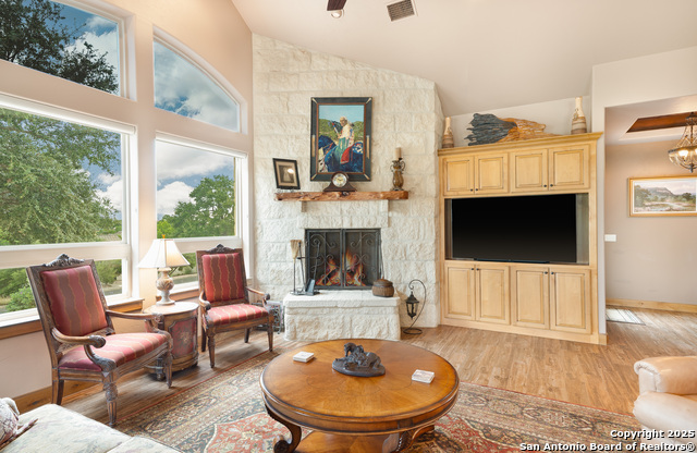 Image 7 of 39 For 3911 Kite Dr. E