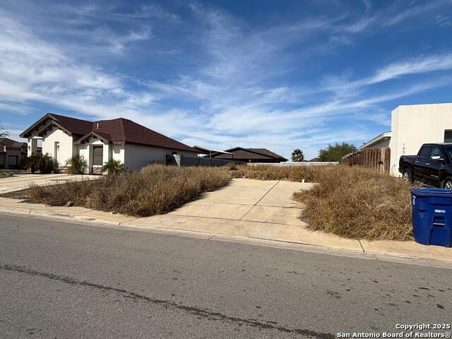 Details for 1604 Doctora Eva Perez Ln, Laredo, TX 78046