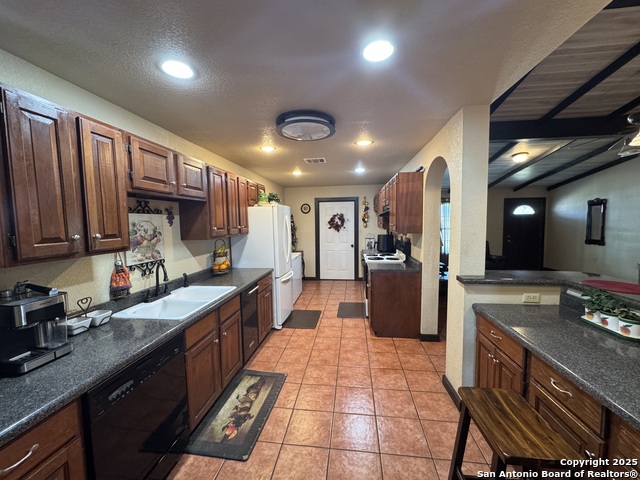Listing photo id 11 for 2755 Fm 1436