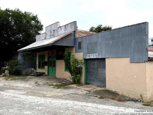 Listing photo id 8 for 407 High St.